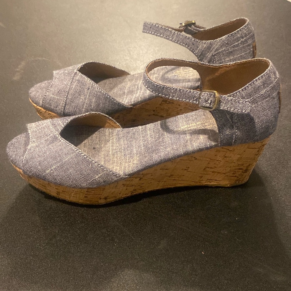 Tom’s wedges for women